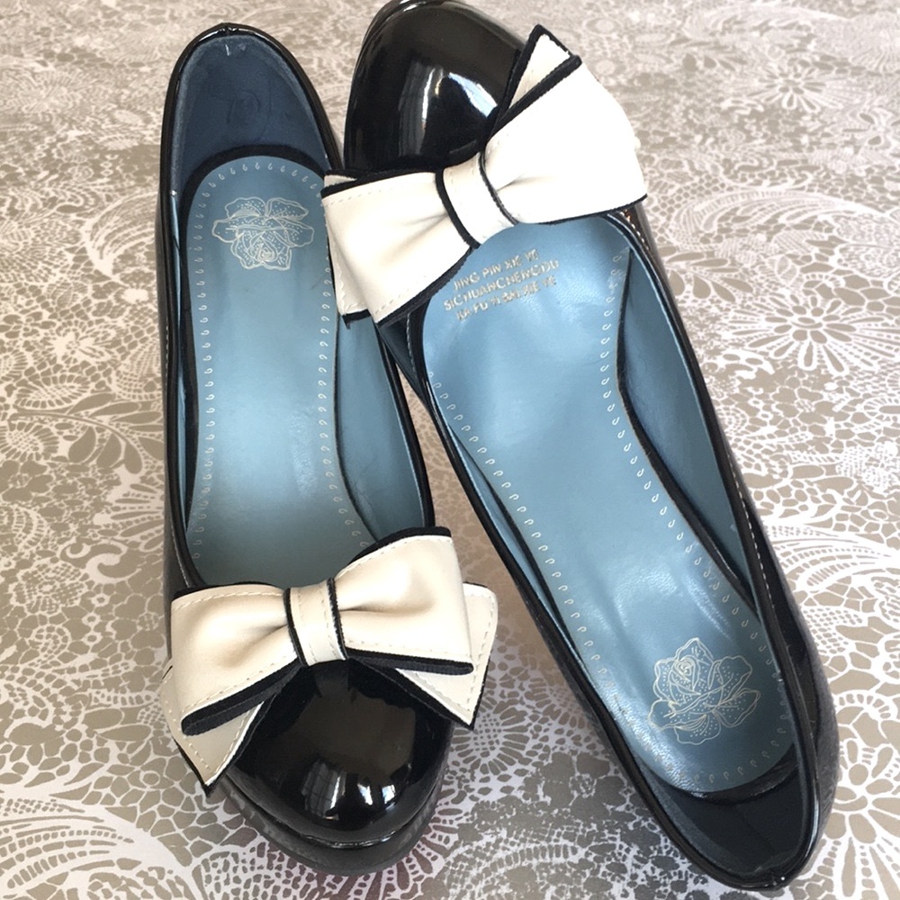 patent leather heels black